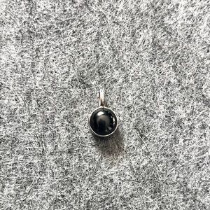 Black onyx mini pendant